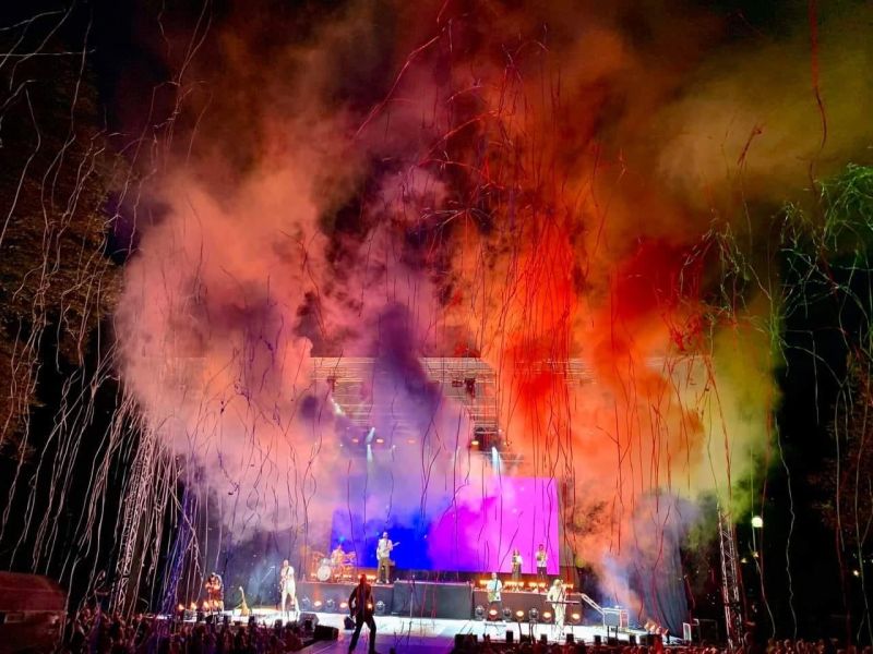 Dymové míny a stuhy koncert Bystrík